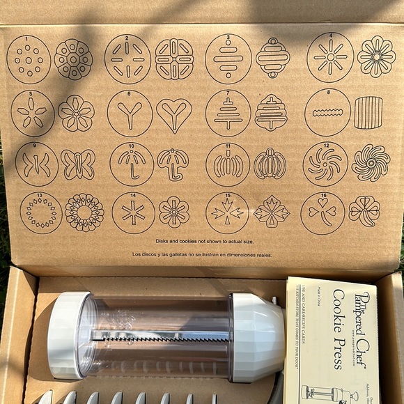 The Pampered Chef Cookie Press - Picture 8 of 8